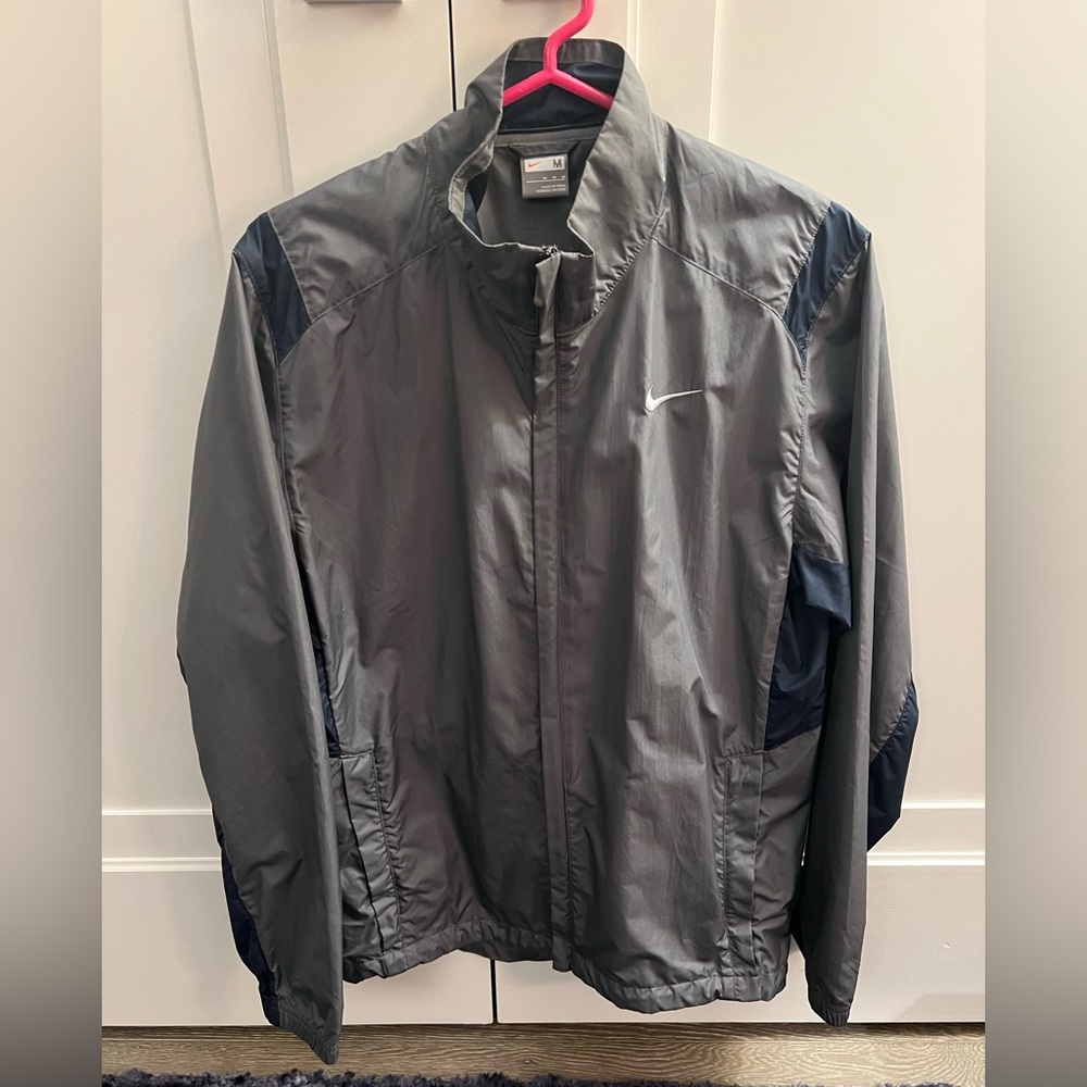 Nike windbreaker size M